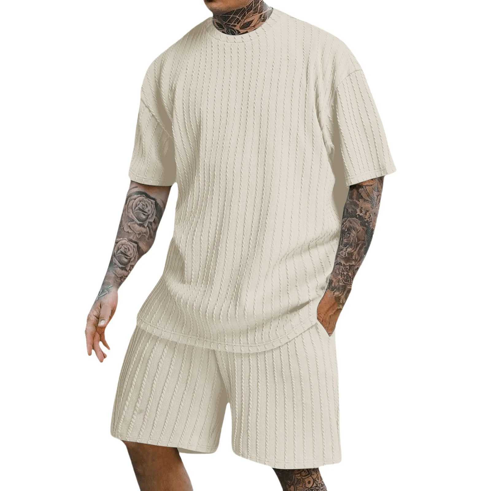 Summer Mens Casual Crewneck Two Comfortable Striped T-shirts Fashion Shorts Loose Street SportswearXJ250412