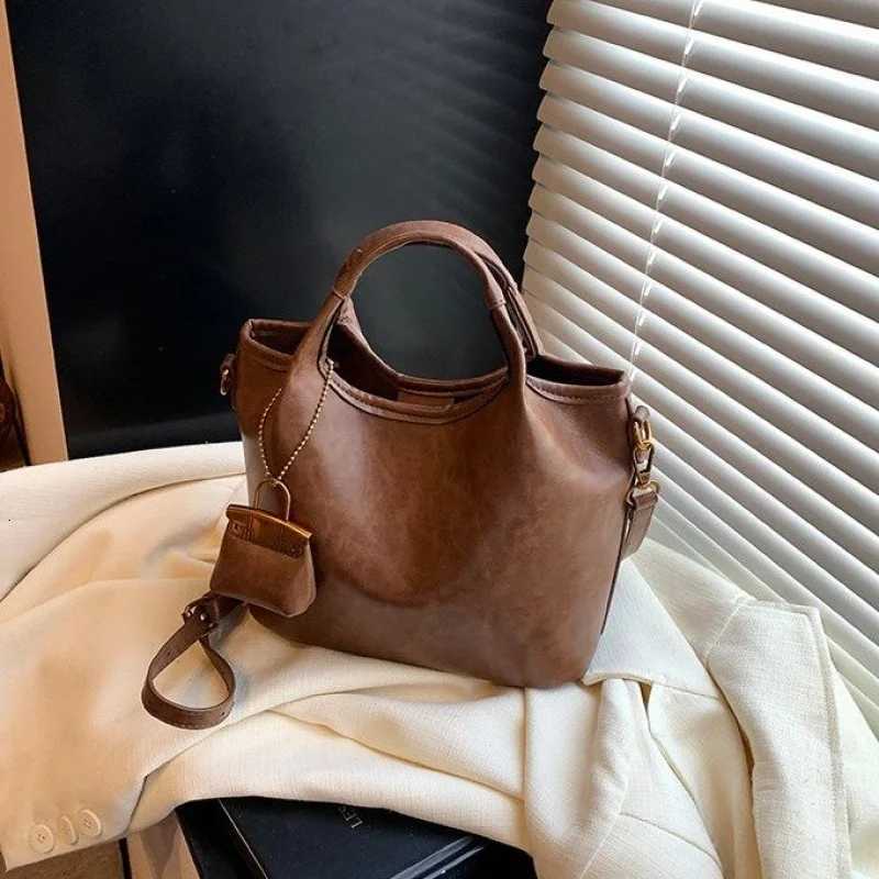 Elegant Top Handle Tote Bag For Women In Durable Leather With Spacious Compartment For ShoppingW251111