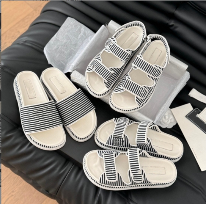 Free Shipping new designer sandals slippers flat Square toe casual comfortable sandals slides womans sandal outdoor Slipper woman shoes size 35-42