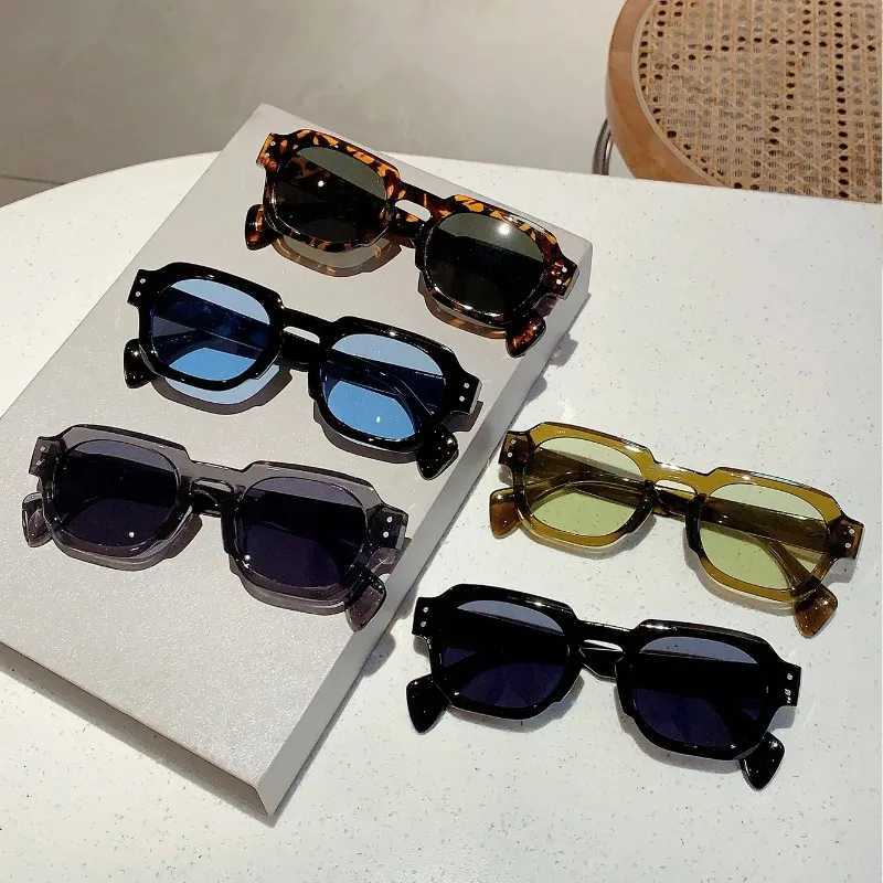 Vintage Square Sunglasses New in Stylish Candy Color Women Eyewear Fashion Brand Design UV400 Protection Men Shades Z250411