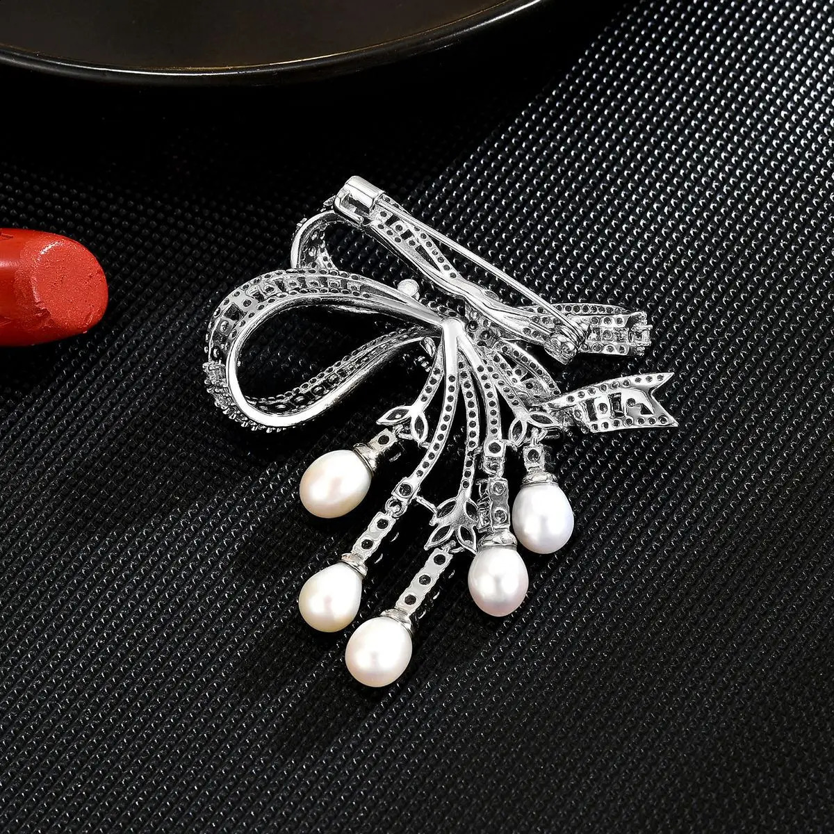 High end fashionable lamp luxurious micro inlaid zirconia bow brooch natural freshwater pearl corset accessory brooch 250407