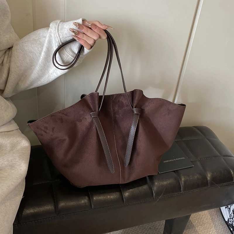 Light Luxury Fi Casual Large Capacity Womens Tote Bag 2025 Spring New Advanced Sense Versatile Commute Shoulder BagXJ250412