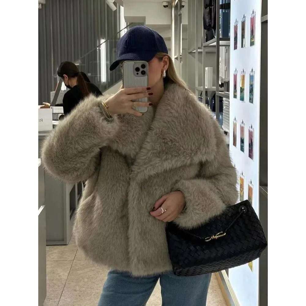 Designer Clothes TRAF 2024 Woman Autumn Winter Faux Fur Coat Plush Fluffy Women's Jacket New In Outerwears White Red Gray Black Wool Blends Coats