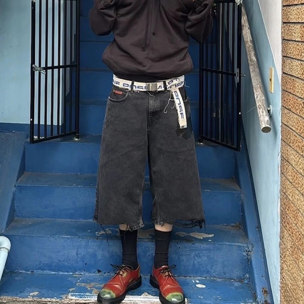 Mens straight retro hole knee length denim mens tight jeans y250411Z