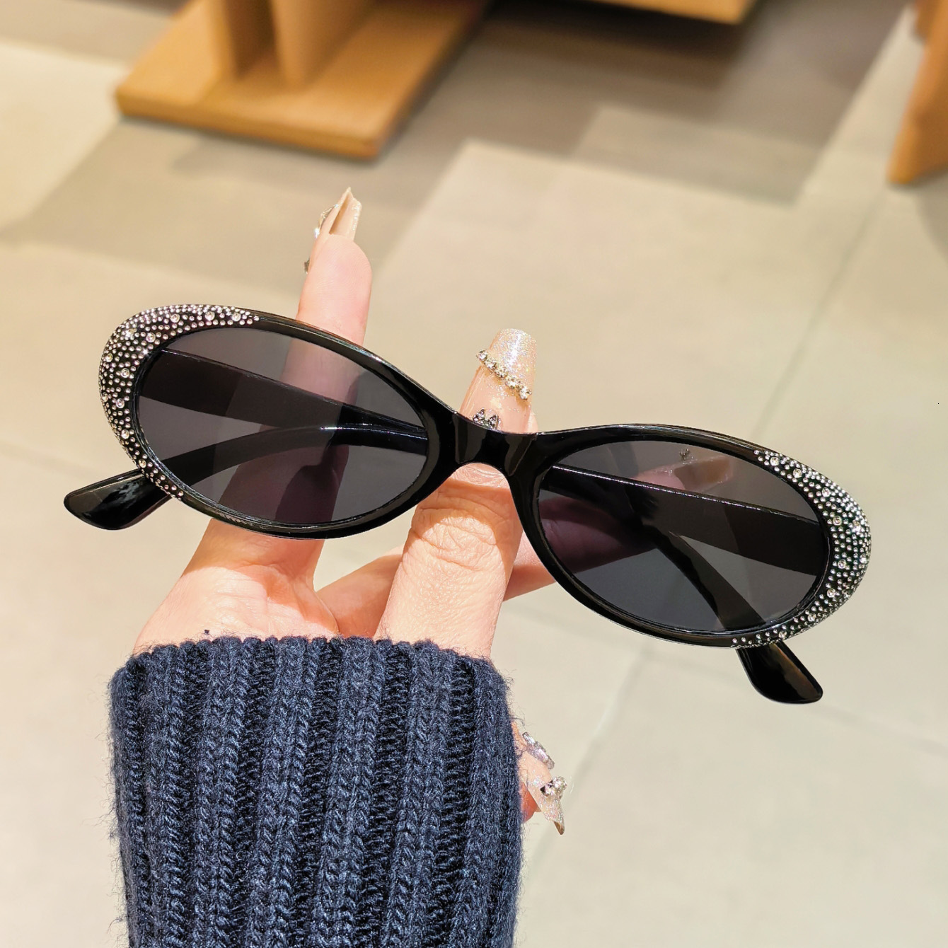 25 new oval frame sunglasses, sun shading, travel purple, fashionable diamond studded sunglasses