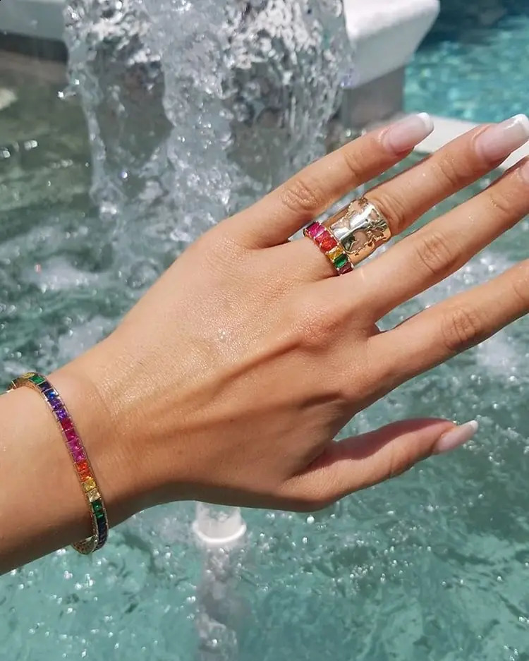 Fashionable and shiny CZ fine fashion bracelet rainbow colored square CZ tennis chain womens fashion bracelet 17cm 250409