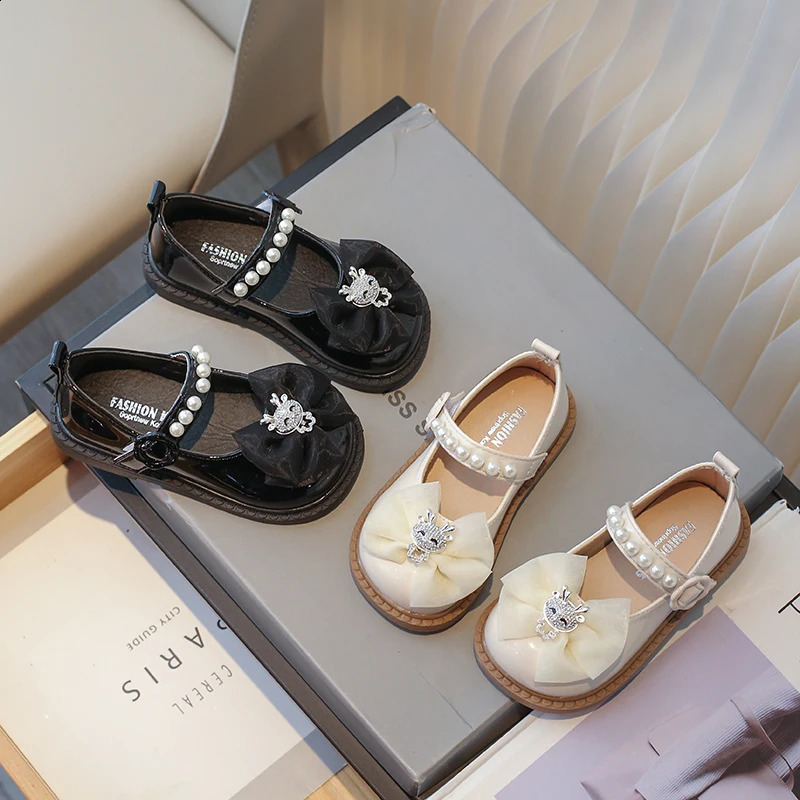 Girls shoes 2-12 years old beige cartoon bow pearl girl baby Mary simple shoes black soft sole anti slip childrens baby sandals 250411