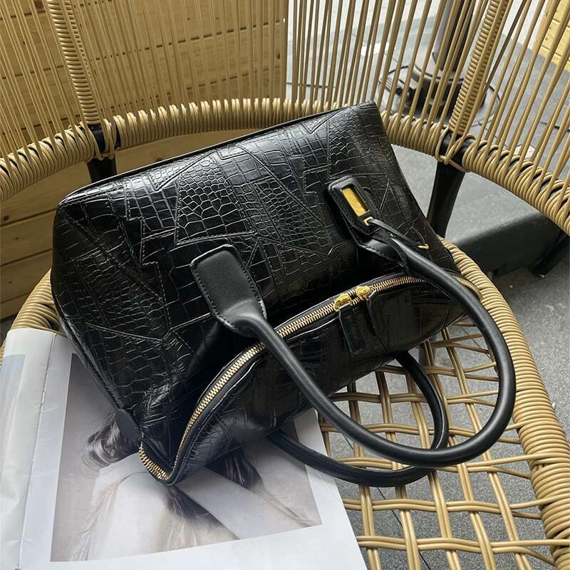 Crocodile Print Premium Handbag Design One Shoulder Crossbody Pillow Soft Leather Small Bag Black White Striped Briefcase