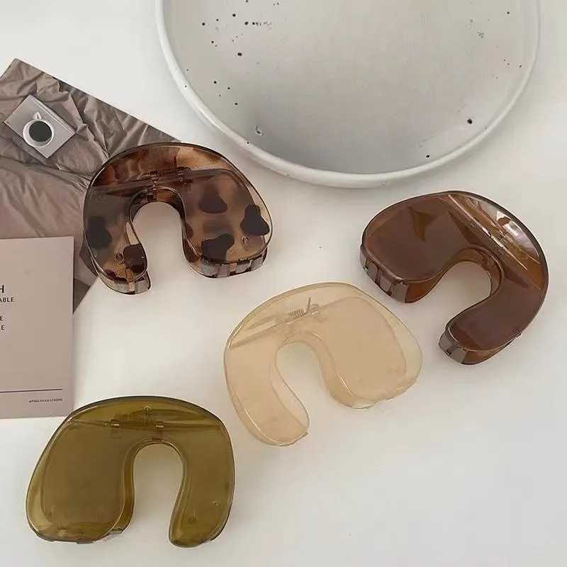 Jelly colored grab bucket hair clip elegant womens large clip hair clip fashionable acrylic shark fish tank hair clip girl hair accessories Y2504012