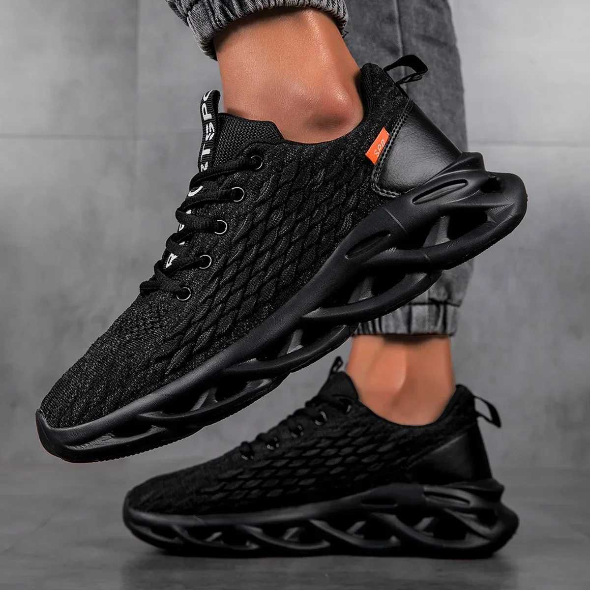 Mens Lightweight Sports Breathable and Cfortable Running Shoes Outdoor Blade Fitness Lazy Training Non Slip Shoes Z250411