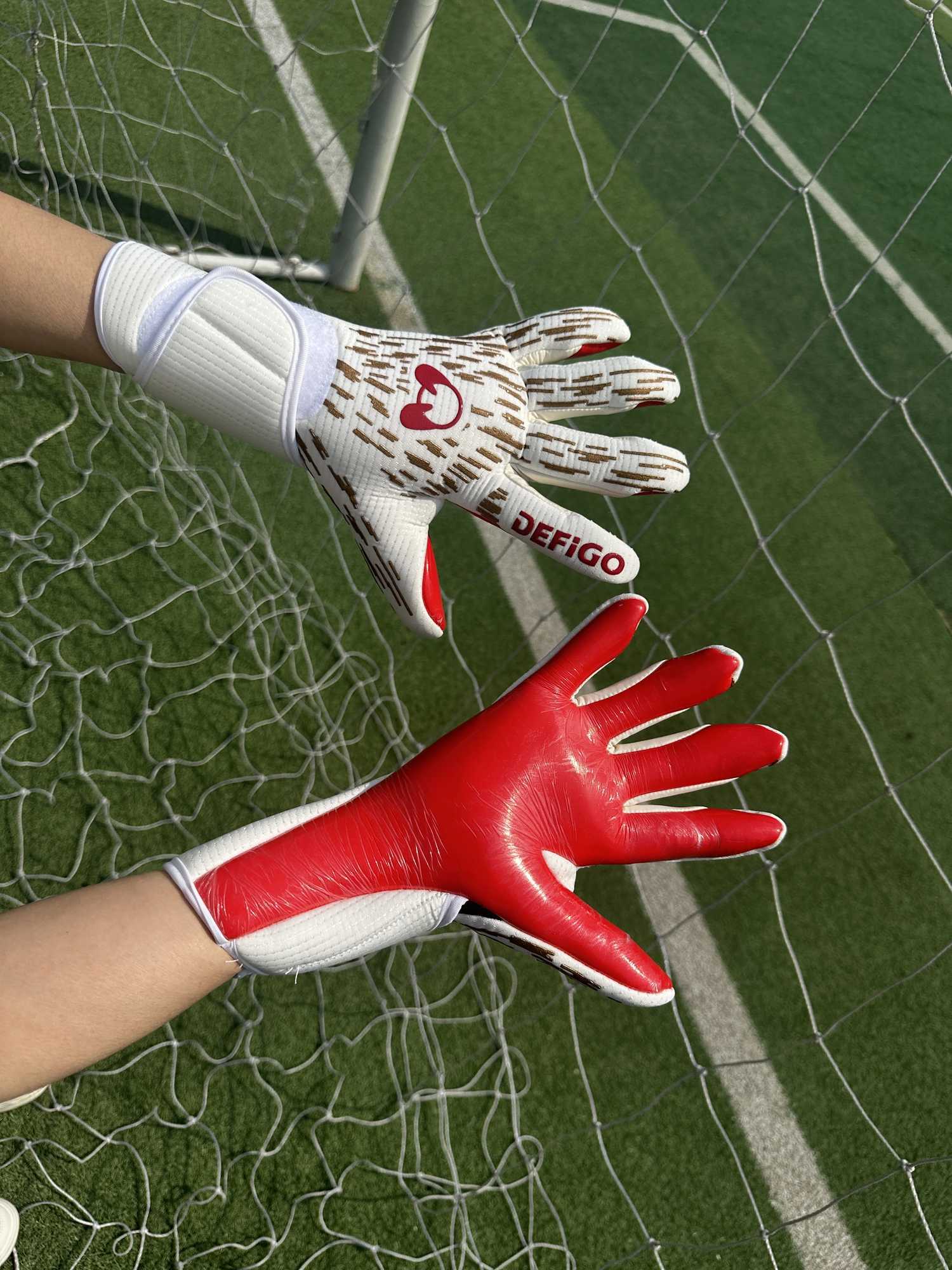 New game goalkeeper gloves youth football goalkeeper gloves anti slip latex training goalkeeper glovesXJ250412