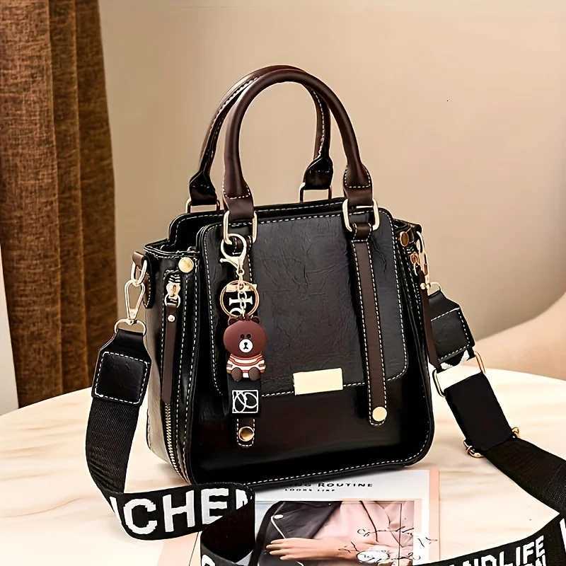 Simple and Casual 2025 New Retro Womens Mini Handbag Color Contrast Crossbody Bag Fashion PU Leather Square WalletT2511112