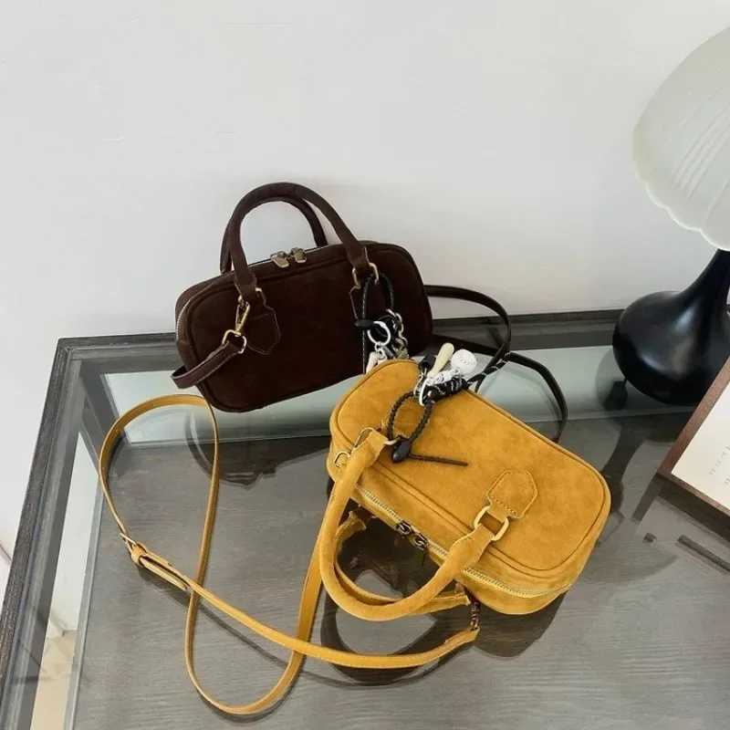 2025 High Quality Versatile Fashion Crossbody Bag Soft Simple Commuter Handbag Velvet Solid Color Satchels Zipper Shoulder BagT2511112