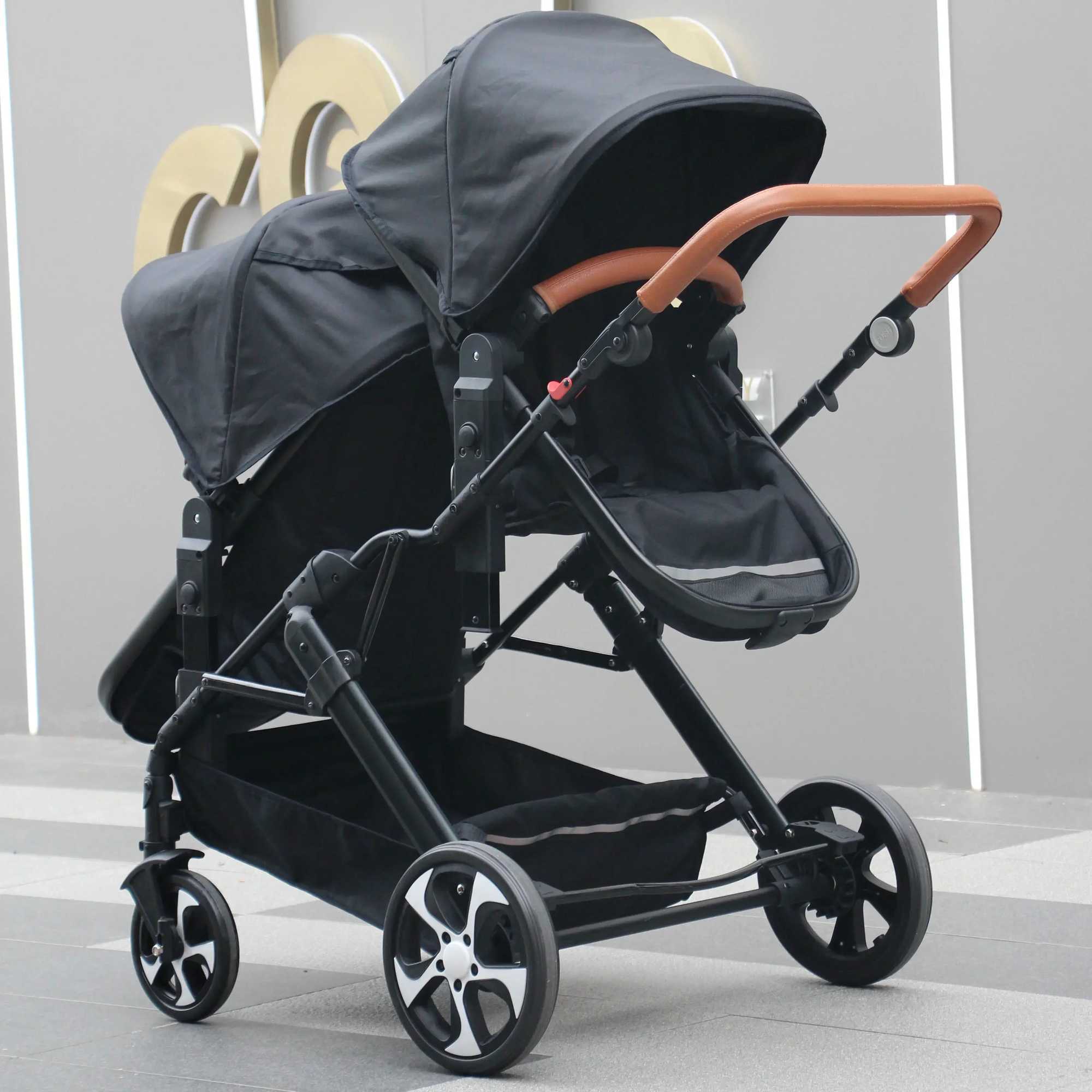 The new twin baby stroller can be folded lightweight and compact. It is a 2-in-1 sleep basket baby stroller and a twin baby stroller W250411