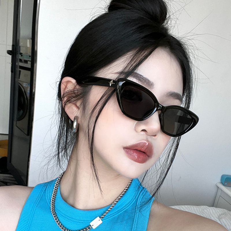 2023 New High end Small Frame Star for Women's Personalized Street Photography Glasses Cat Eye Sunglasses Anti UV