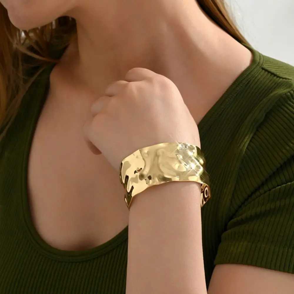 Metal Wide Open Bangle Europe American Style Minority Design Exaggerated Bracelet Jewelry Accessories Alloy Cuff Bangles GirlsC250411