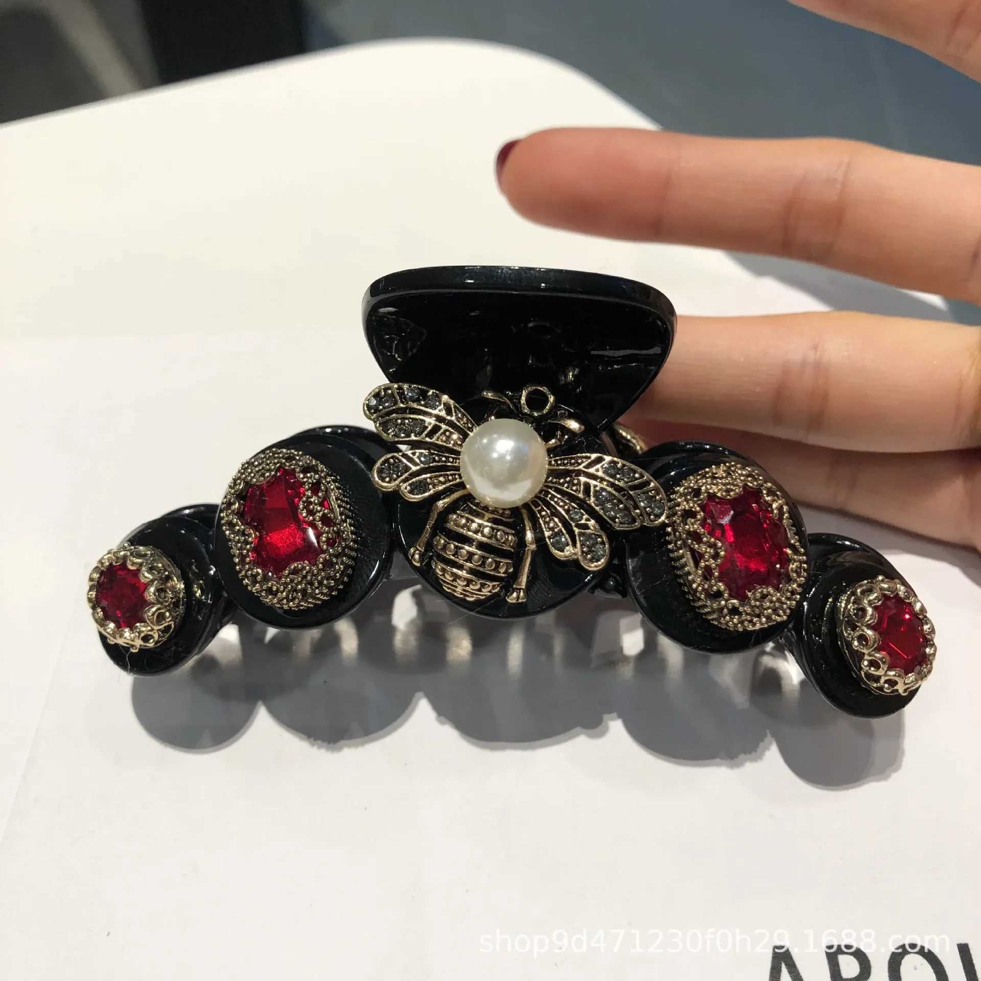 Korean hair accessories retro Baroque style pearl bee clip personalized fashion elegant back of the head Y2504012