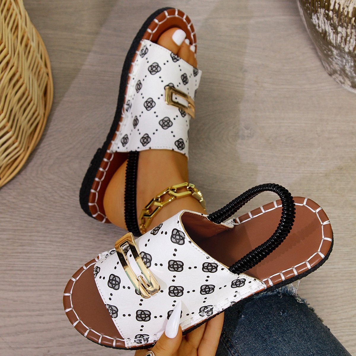 Large size one line with round head fashion sandals 2025 new flat metal buckle beach women's shoes blue white brown free shipping