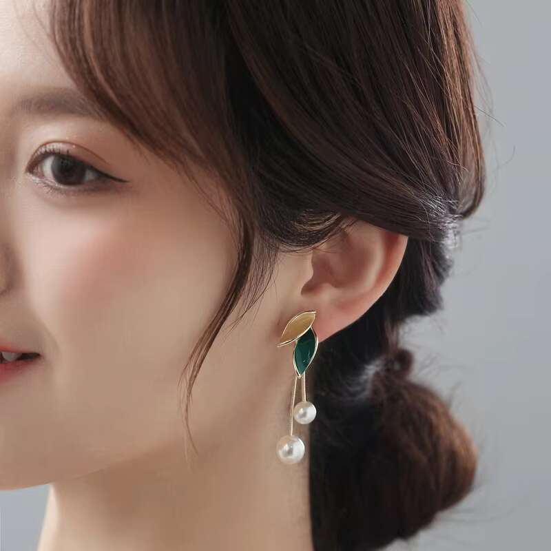 Fashion Gold Plated Enamel Ear Clip No Piercing Pearl Leaf Tassel Earrings Women Jewelry