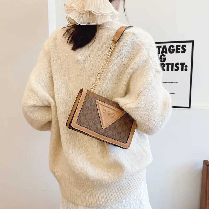 The new letter print small square bag is a trendy versatile and high-quality single-shoulder crossbody bagT2511112