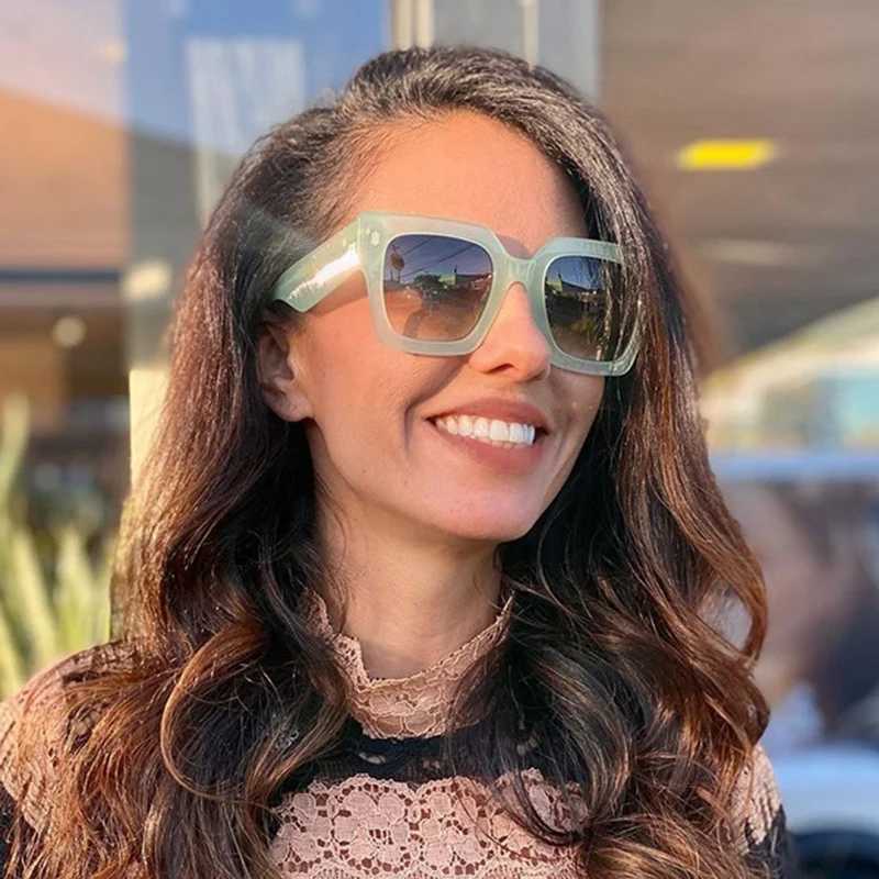 Classic Luxury Brand Designer Big Frame Square Sunglasses Women Men Fashion Vintage Popular Travel Sun Glasses Shades UV400 Z250411