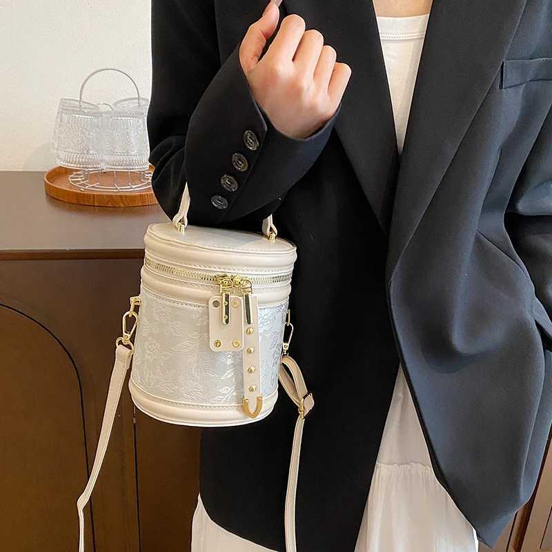 Embroidery Mini Shoulder Bag Womens Summer Bucket Bag Sahel Fi Cylinder Design Cross Body Bag Luxury Womens HandbagXJ250412