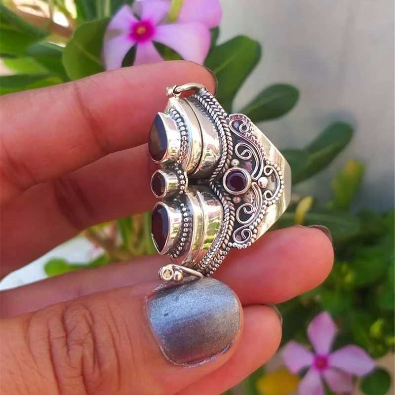 Vintage womens ring Bohemian set with red cubic zirconia antique silver carving classic womens jewelryXJ250412