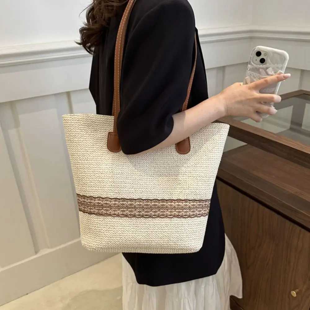 Large capacity womens Str handbag casual shoulder bag beach handbag Bohemian style retro handbag splicing bucket bagXJ250412