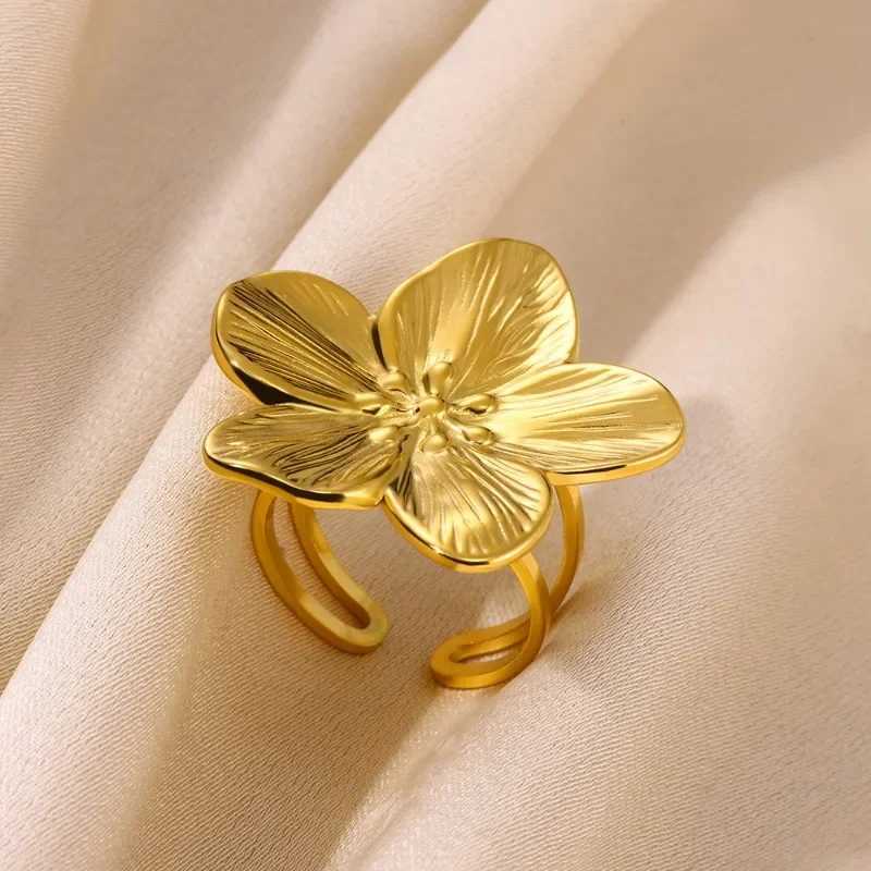 Elegant stainless steel gold floral ring suitable for women new open ring finger punk wedding jewelry giftXJ250412
