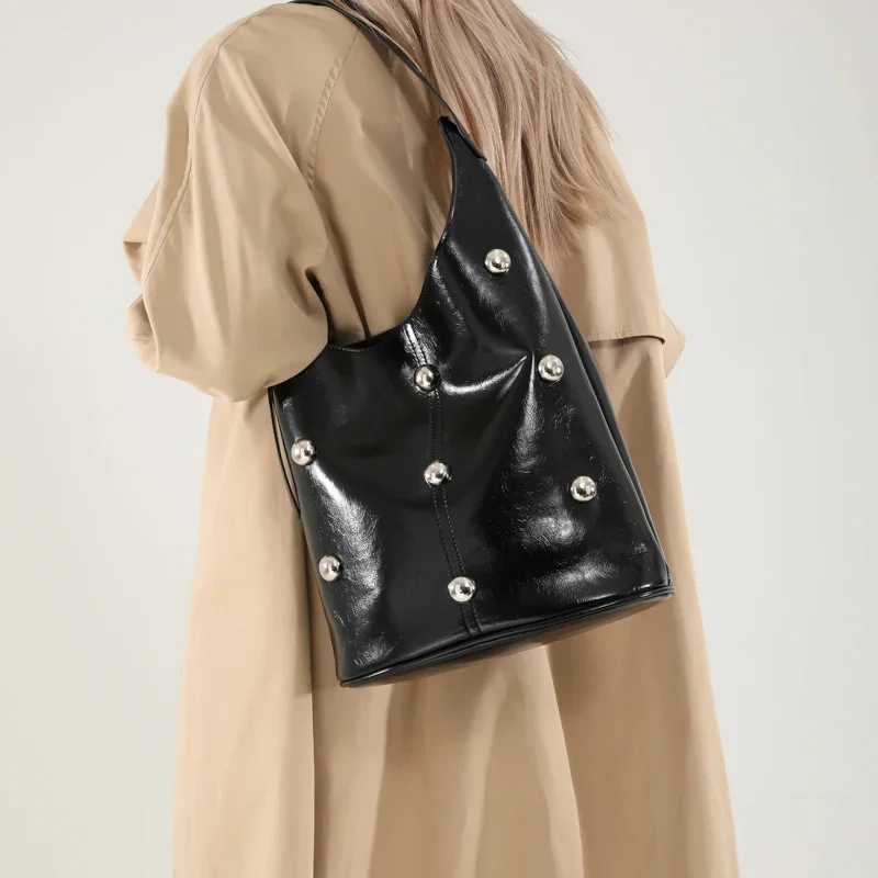 Solid Color PU 2025 High Quality Shoulder Bag Bucket Pop Fi Horizontal Bag Soft Versatile Simple HandbagXJ250412