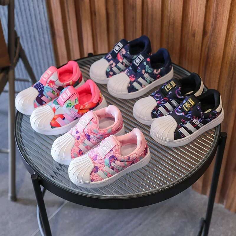 2025 Summer New Children's Board Soft Bottom Designer Fashion Children's Sports Shoes Casual Men's and Women's White Small Shoes