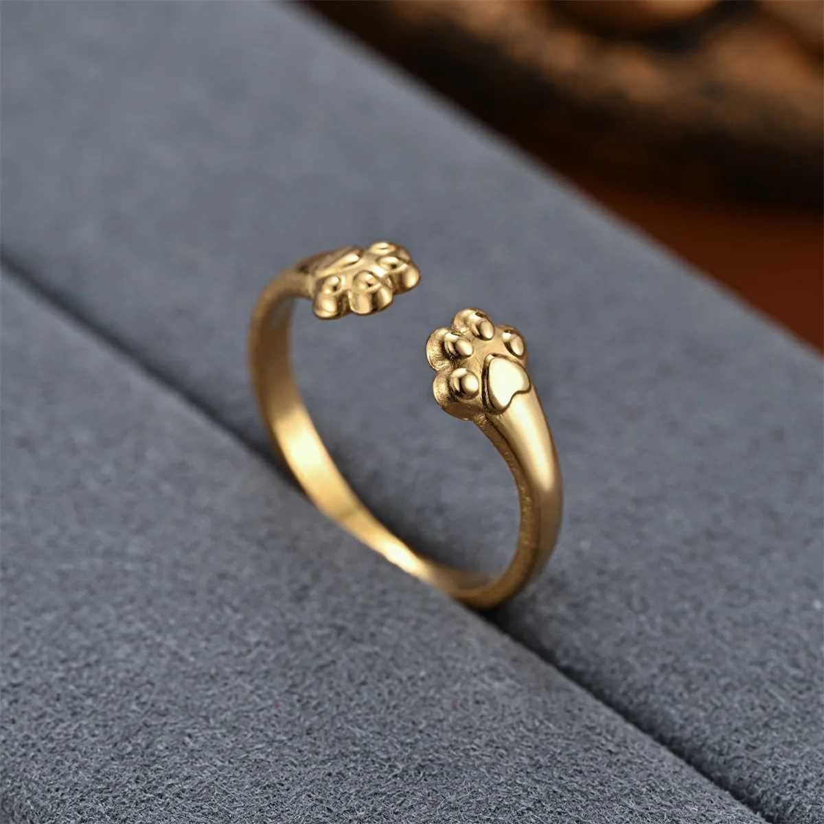 New hot selling fashionable stainless steel cat CL ring with adjustable opening suitable for womens jewelry giftsXJ250412