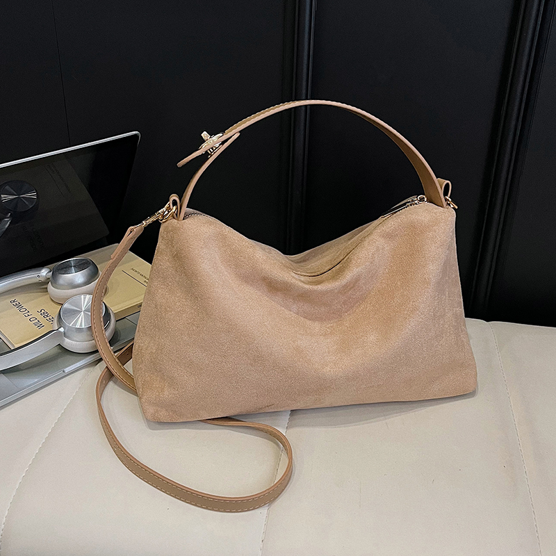 Winter new niche new high-end handbag women's shoulder bag daily versatile casual simple fashion classic large capacity shopping shoulder bag