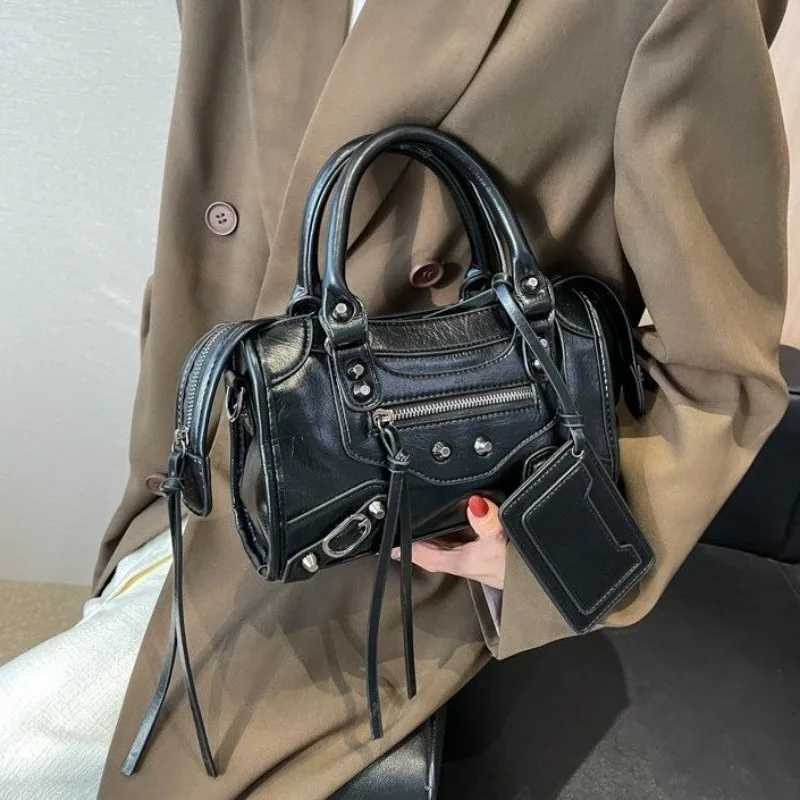 Sharp Tailored Silhouette Handbag Precision-Cut Light Luxury Female Bag for Corporate Fashion LeadershipW251112