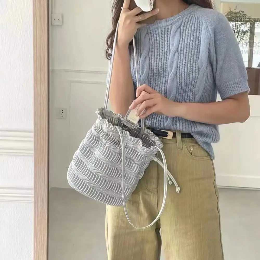 Sier pleated shoulder bag new Drstring PU leather handbag bucket casual wallet for womenXJ250412