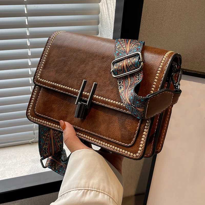 Classic fashion versatile elegant retro style crossbody bag portable adjustable shoulder strap backpack casual simple wide shoT2511112