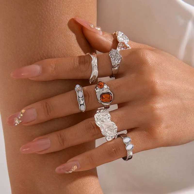 Retro gold irregular ring set for women fashionable metal zircon geometric pattern ring couple jewelry decorationXJ250412