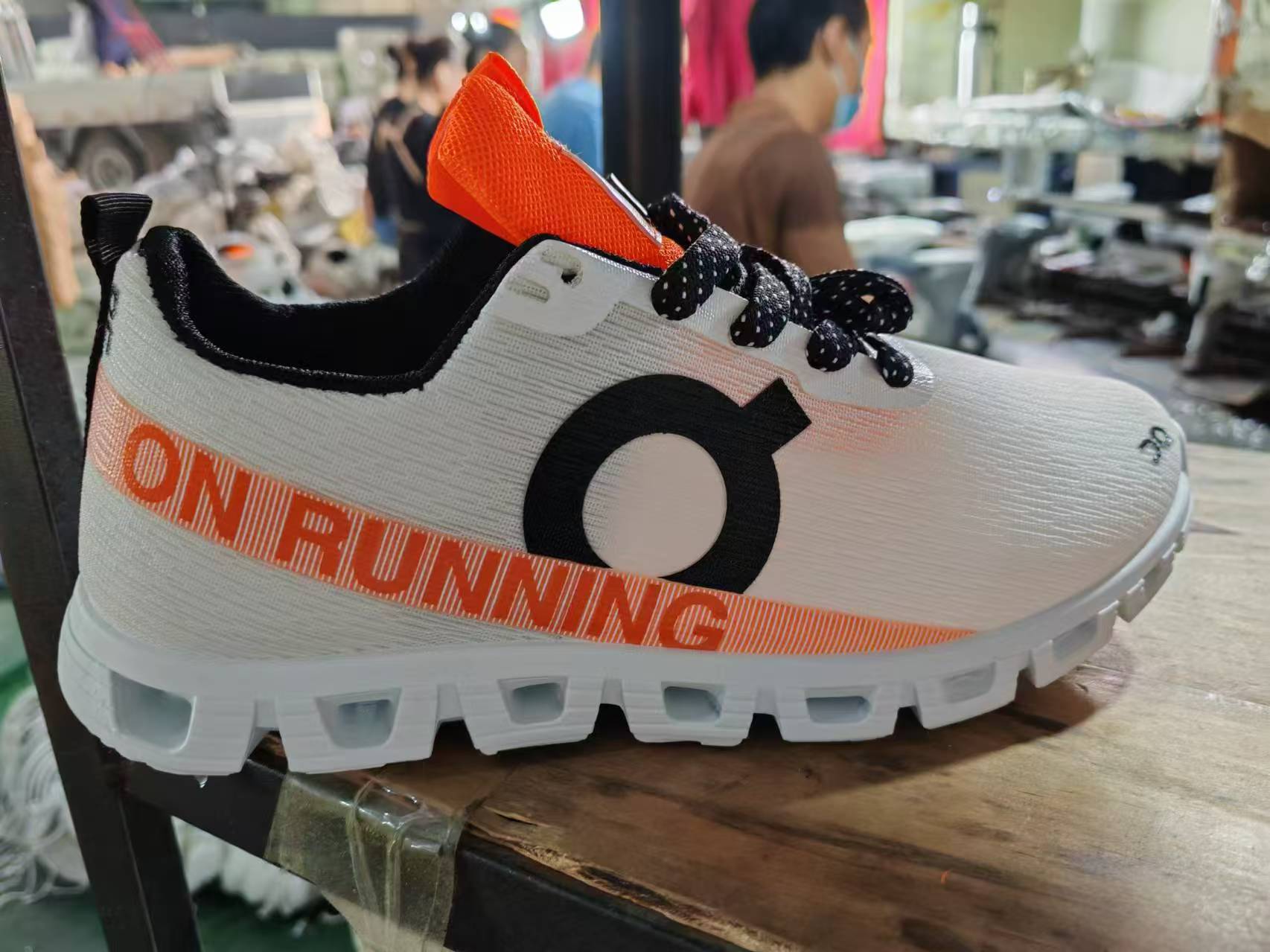 designer shoes new Men's shoes, breathable shock-absorbing wear-resistant sports running shoes fashionable niche lightweight and casual large-siz