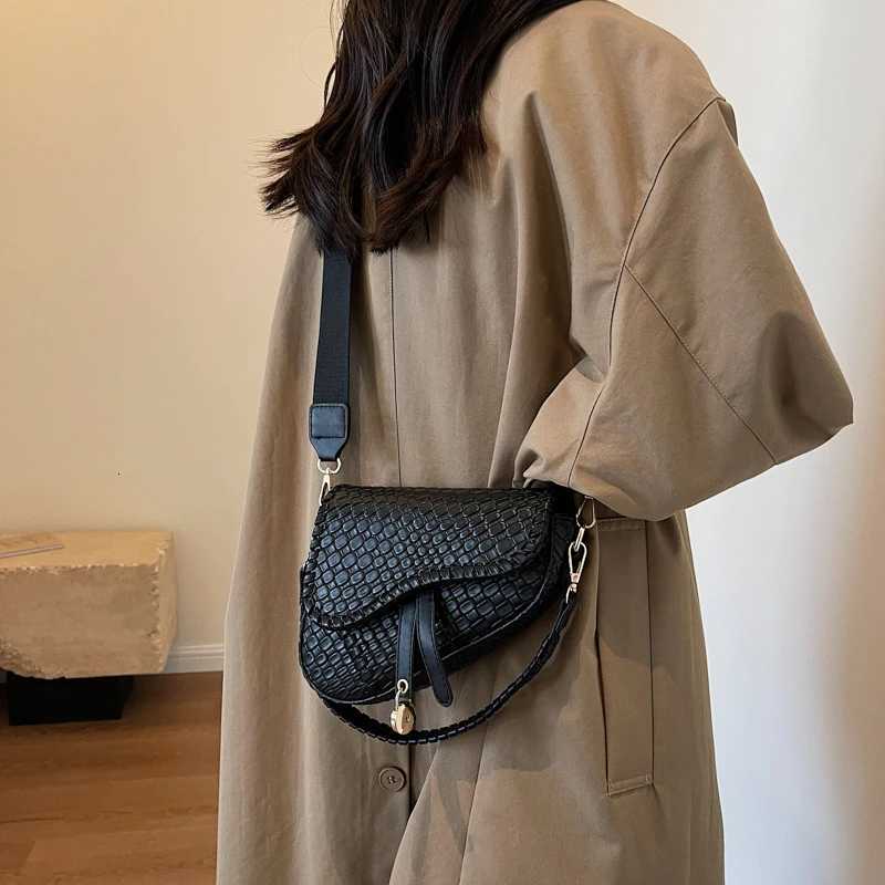 The Perfect Classic Elegant Leather Tote Bags For Women From Famous Designer Luxury Brand EssentialW251111