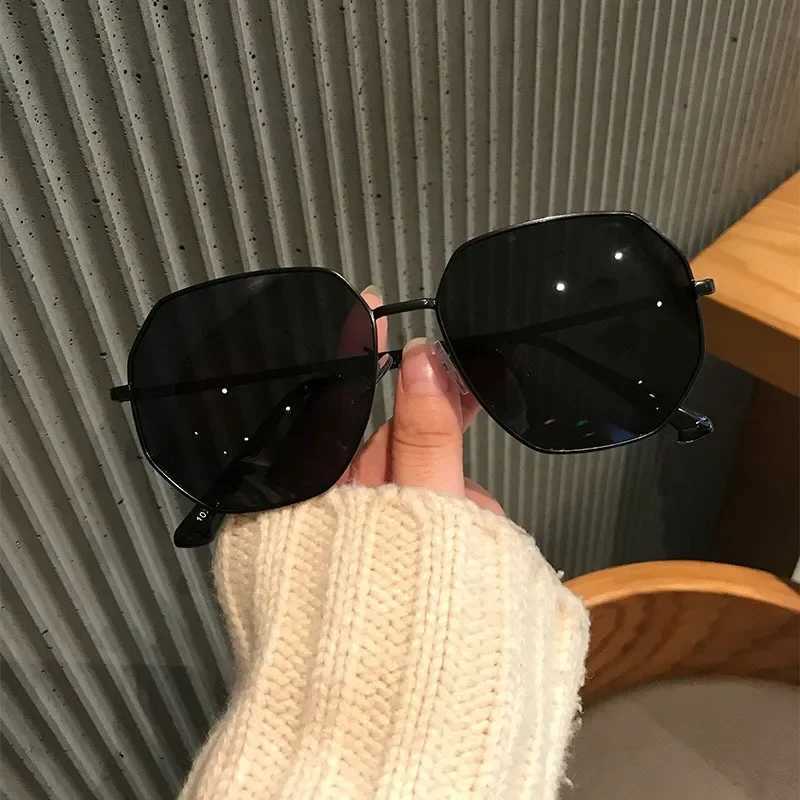 2024 New Ins Popular Hexagon Sunlasses Women Men Brand Designer Alloy Frame Polygon Beach Sun Glasses for Women Travel Eyewear Z250411