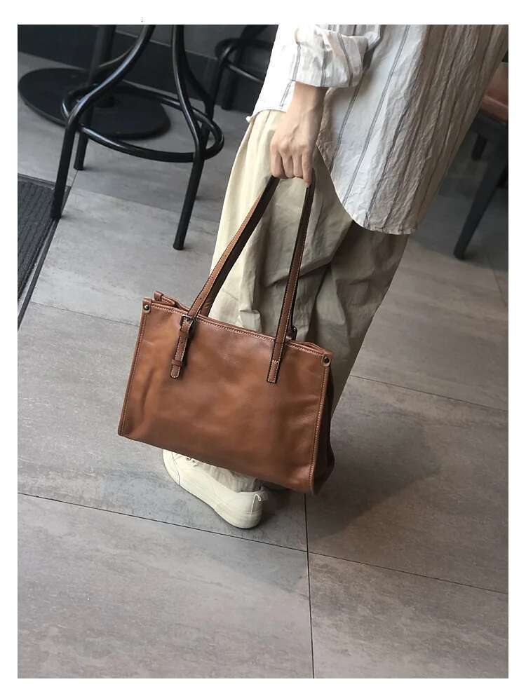 Genuine Leather Tote Bag Women Autumn Winter 2025 New Fashion Large Capacity Commuter Real Cowhide Shoulder Bags