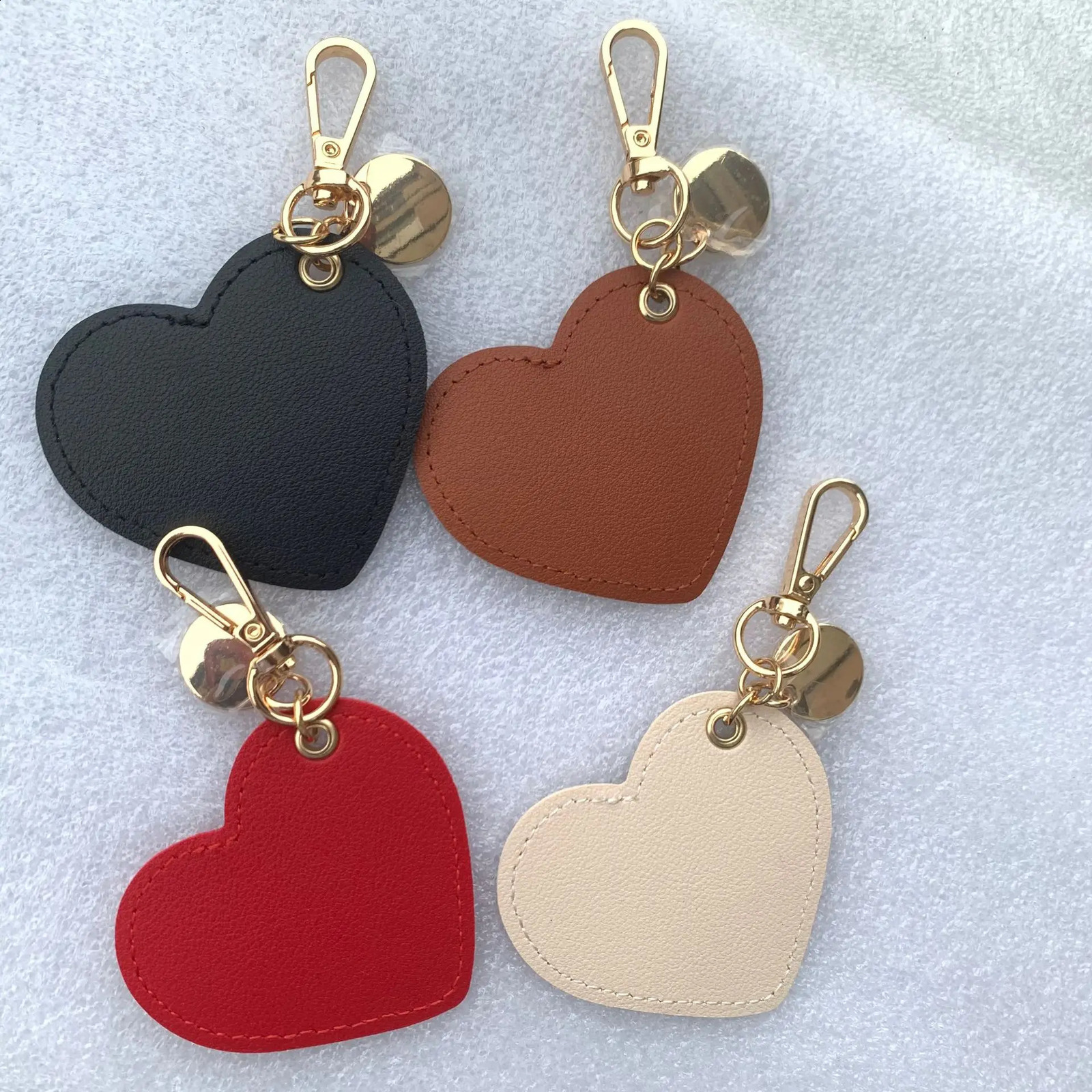 Fashion Peach Heart Keychain PU Leather Keychain Pendant Heart shaped Car Keychain Gift Valentines Day Jewelry Gift 250409