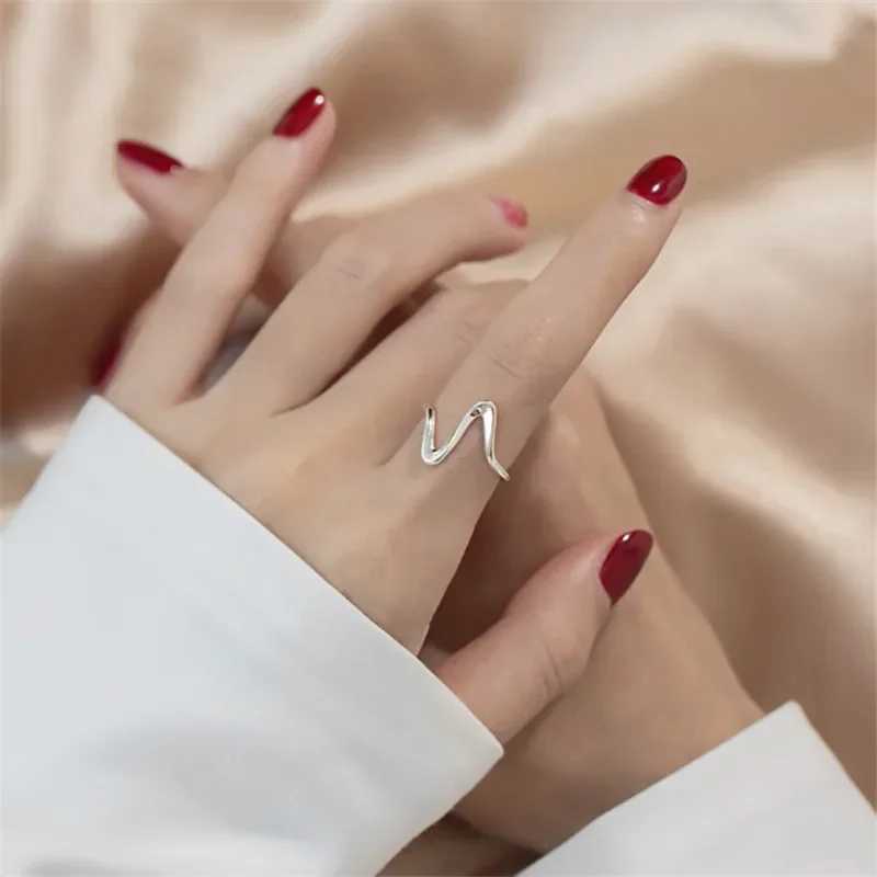 Retro geometric wave ring suitable for women stainless steel gold adjustable rock ring aesthetic wedding jewelry bijoux giftXJ250412