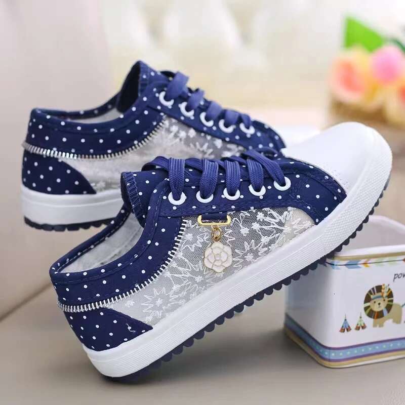 2025 Summer New Women's Casual Hollow Lace Canvas Hollow Breathable Designer Fashion Flat Shoes Sports Shoes