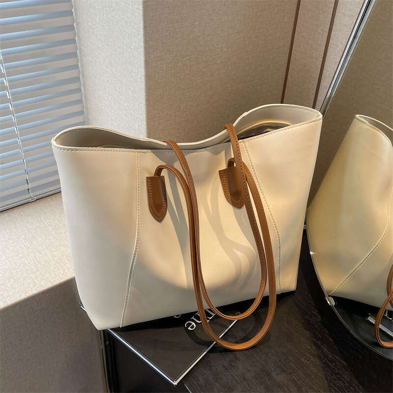 This Year's Trendy Bags for Women New Spring Commuting Stylish Textured Shoulder Large Capacity Tote Bag Purse Large Capacity Sac