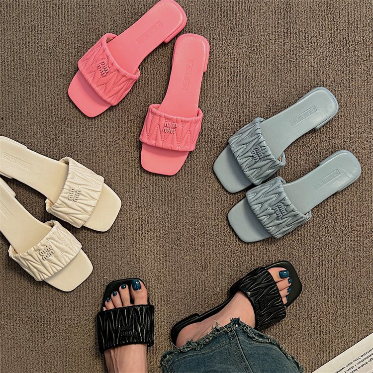Women's new summer slippers 2025 wear flat French pleated casual beach flip-flops Fairy style flip-flops