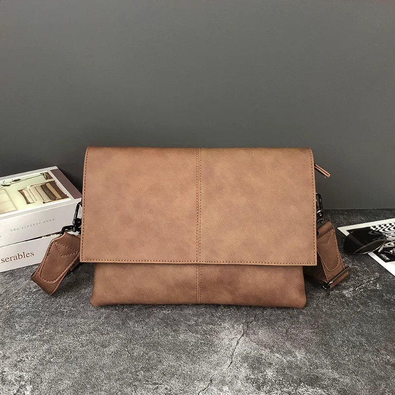 Fashion Ten Font Messenger Bag Mens Large Capacity Flip Cover Mens Messenger Bag Soft PU Leather Cross Shoulder Bag Mens 250411