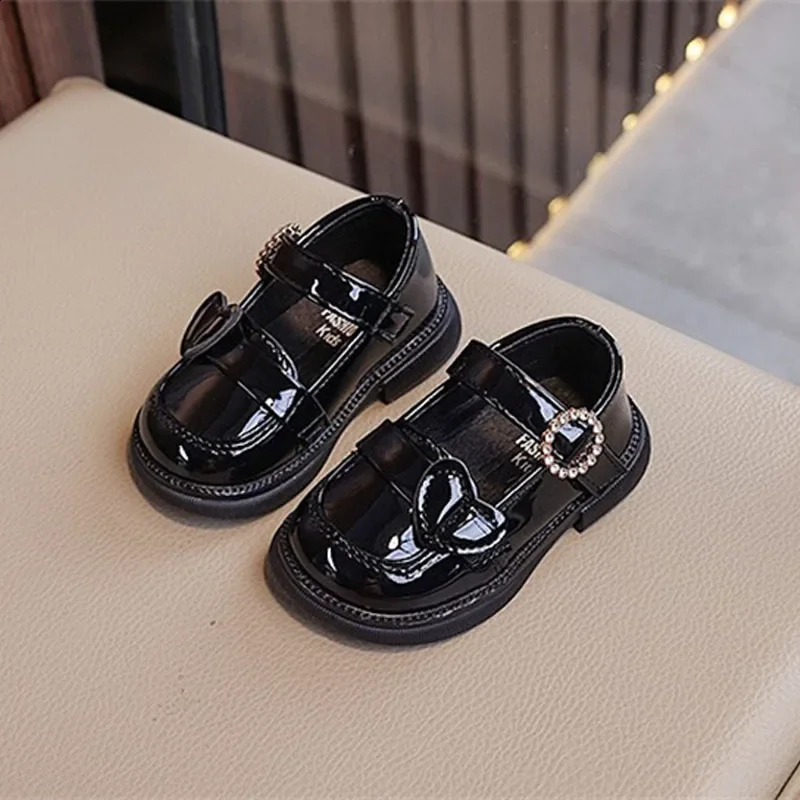 Crystal Girls Flats Shoes Kids Leather Shoes Baby Shoes Non slip Casual Childrens Shoes Single Shoes Baby First Step Walker 250411
