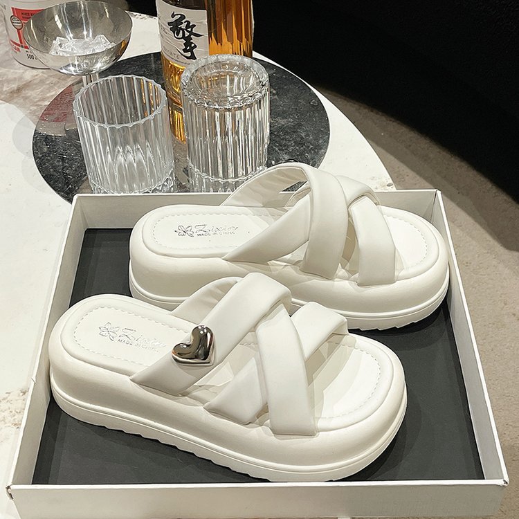 Ladies 2025 summer new net red super fire slippers wear soft soles thick soles to increase the beach one word sandals tide shoes