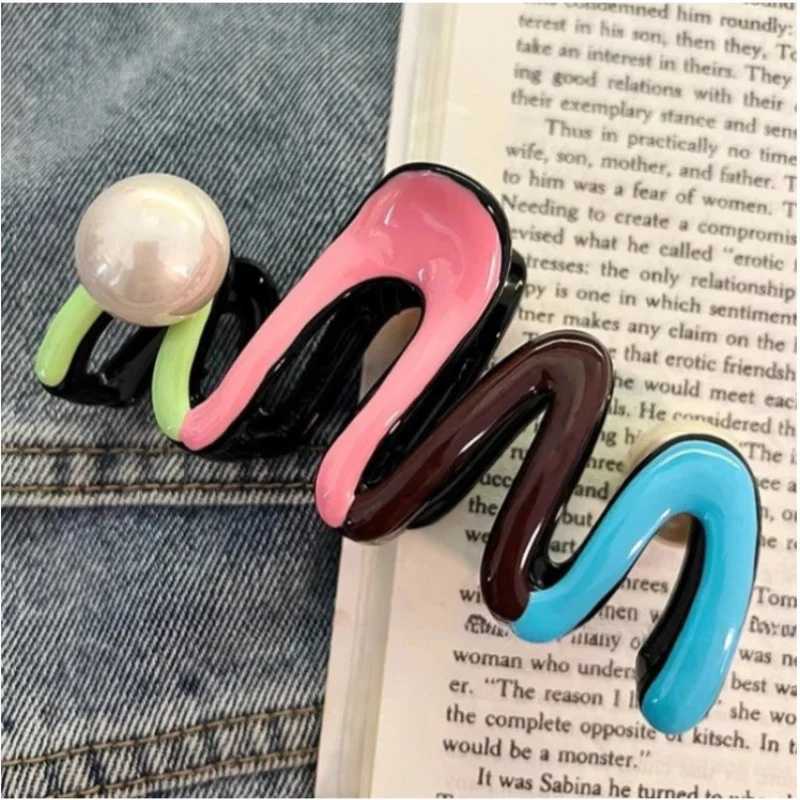 Design Wave Pearl Hair Clip Big Shark Hair Clip Womens 2024 New High end Hair Clip Accessories Y2504012